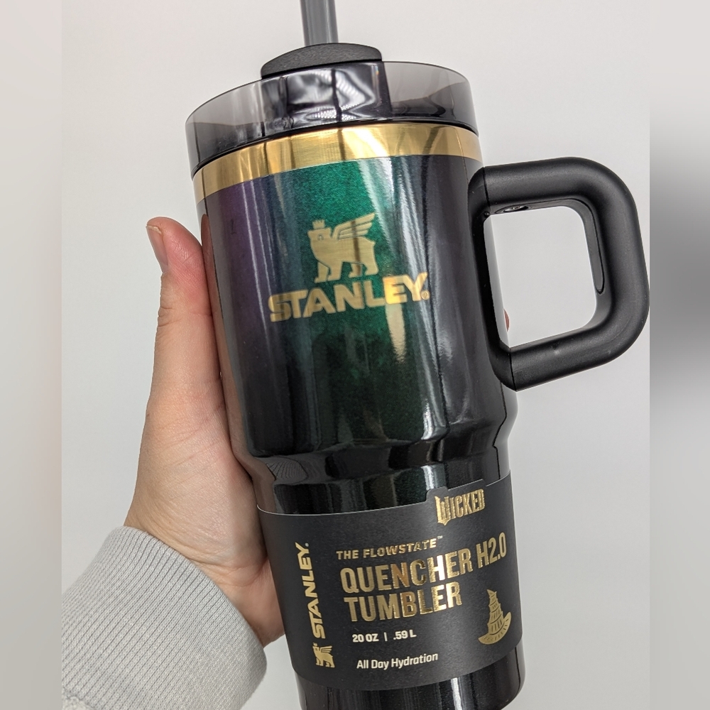NEW STANLEY The Wicked for Good Quencher H2.0 FlowState Tumbler 20 OZ elphaba